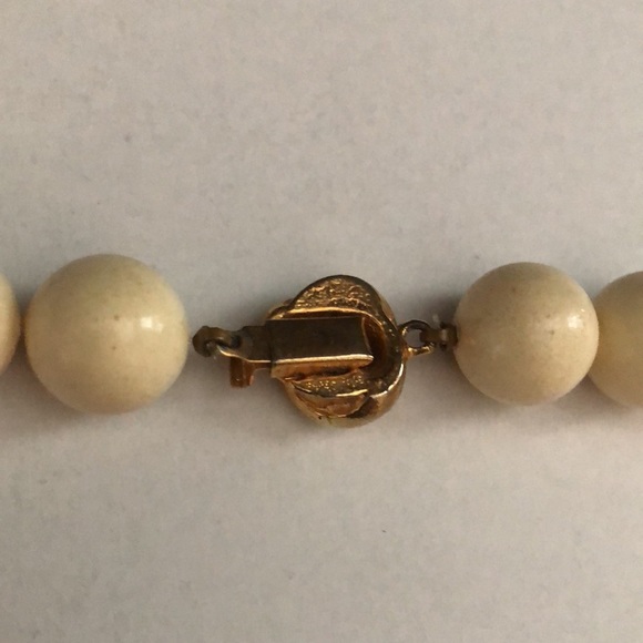Vintage Graduated Bead Necklace 29” Ivory Brown Gold Tone - Picture 3 of 7
